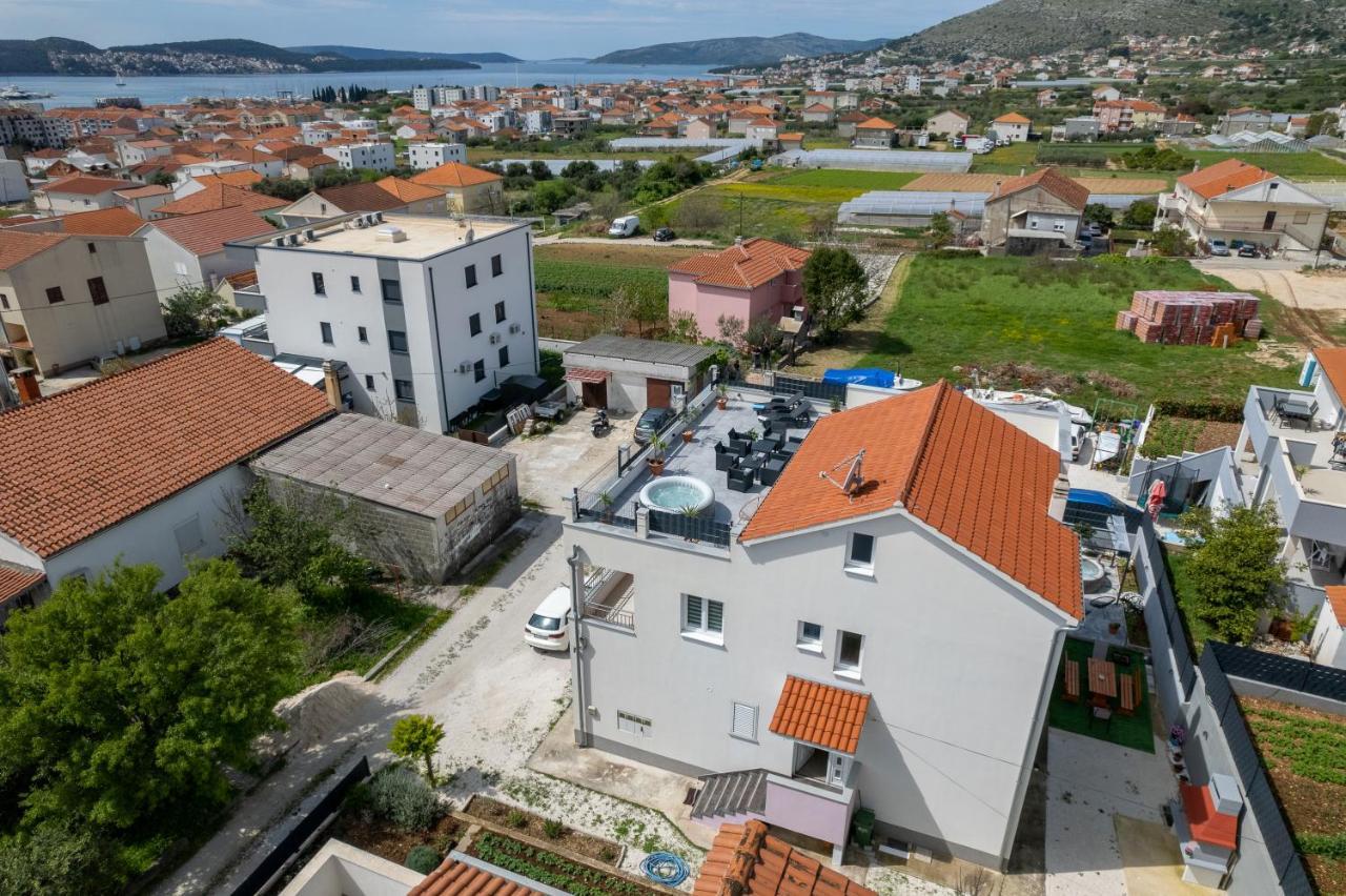 Luxury Apartment With Garden Jacuzzi And Wellness Trogir Exteriér fotografie