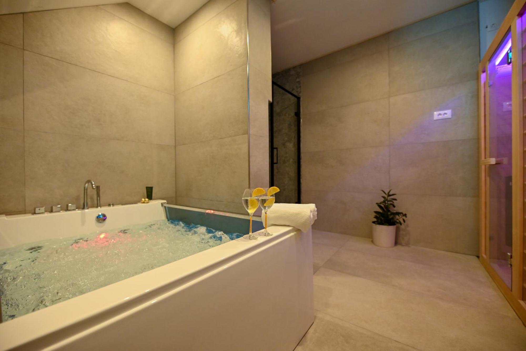 Luxury Apartment With Garden Jacuzzi And Wellness Trogir Exteriér fotografie