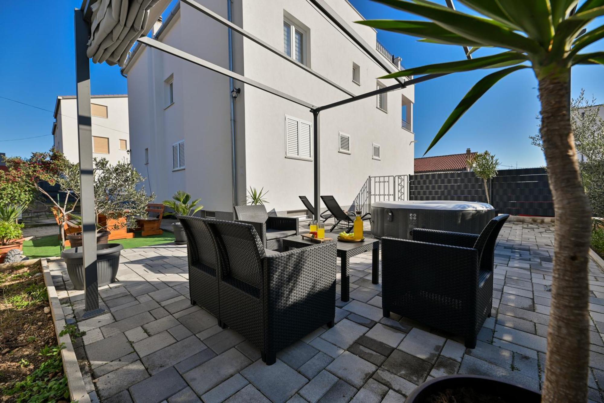 Luxury Apartment With Garden Jacuzzi And Wellness Trogir Exteriér fotografie