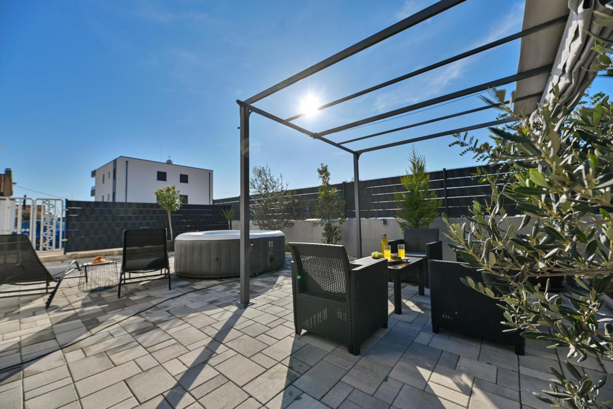 Luxury Apartment With Garden Jacuzzi And Wellness Trogir Exteriér fotografie