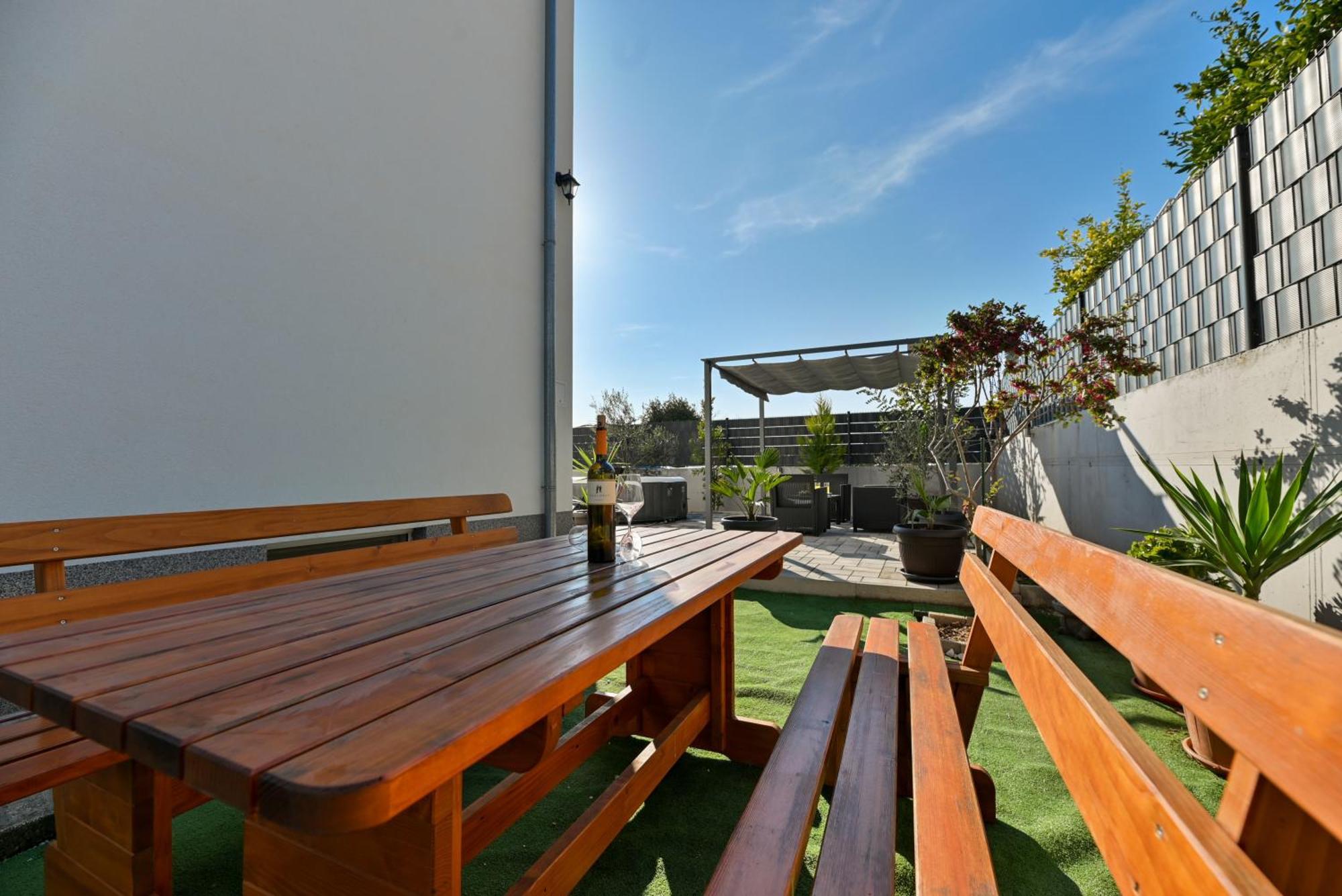 Luxury Apartment With Garden Jacuzzi And Wellness Trogir Exteriér fotografie