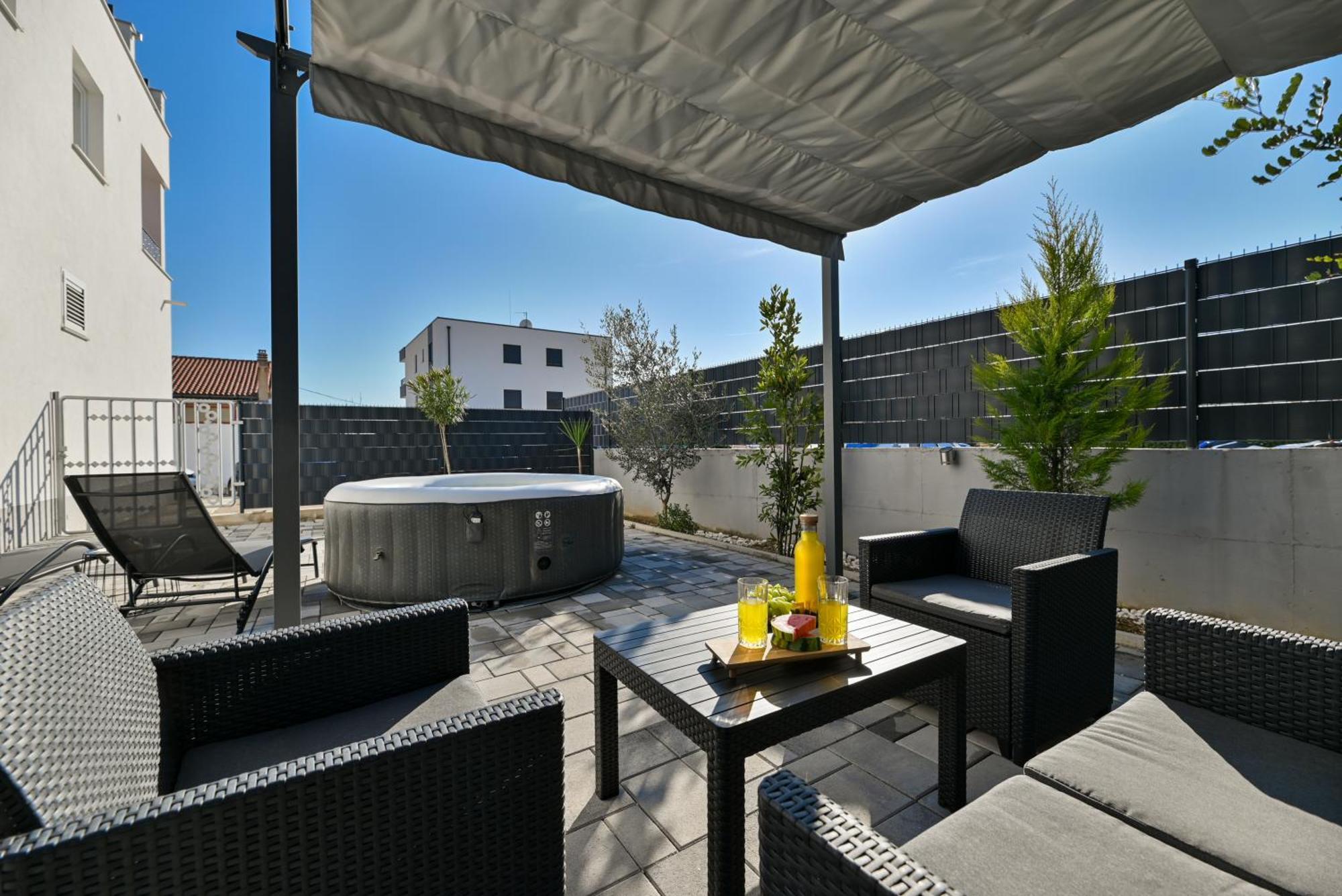 Luxury Apartment With Garden Jacuzzi And Wellness Trogir Exteriér fotografie