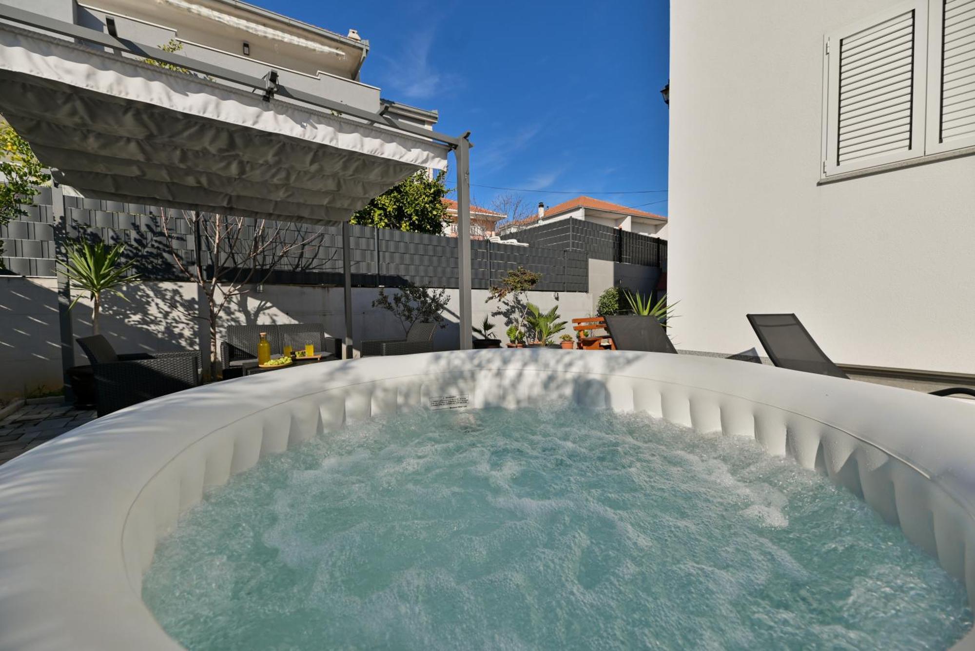 Luxury Apartment With Garden Jacuzzi And Wellness Trogir Exteriér fotografie