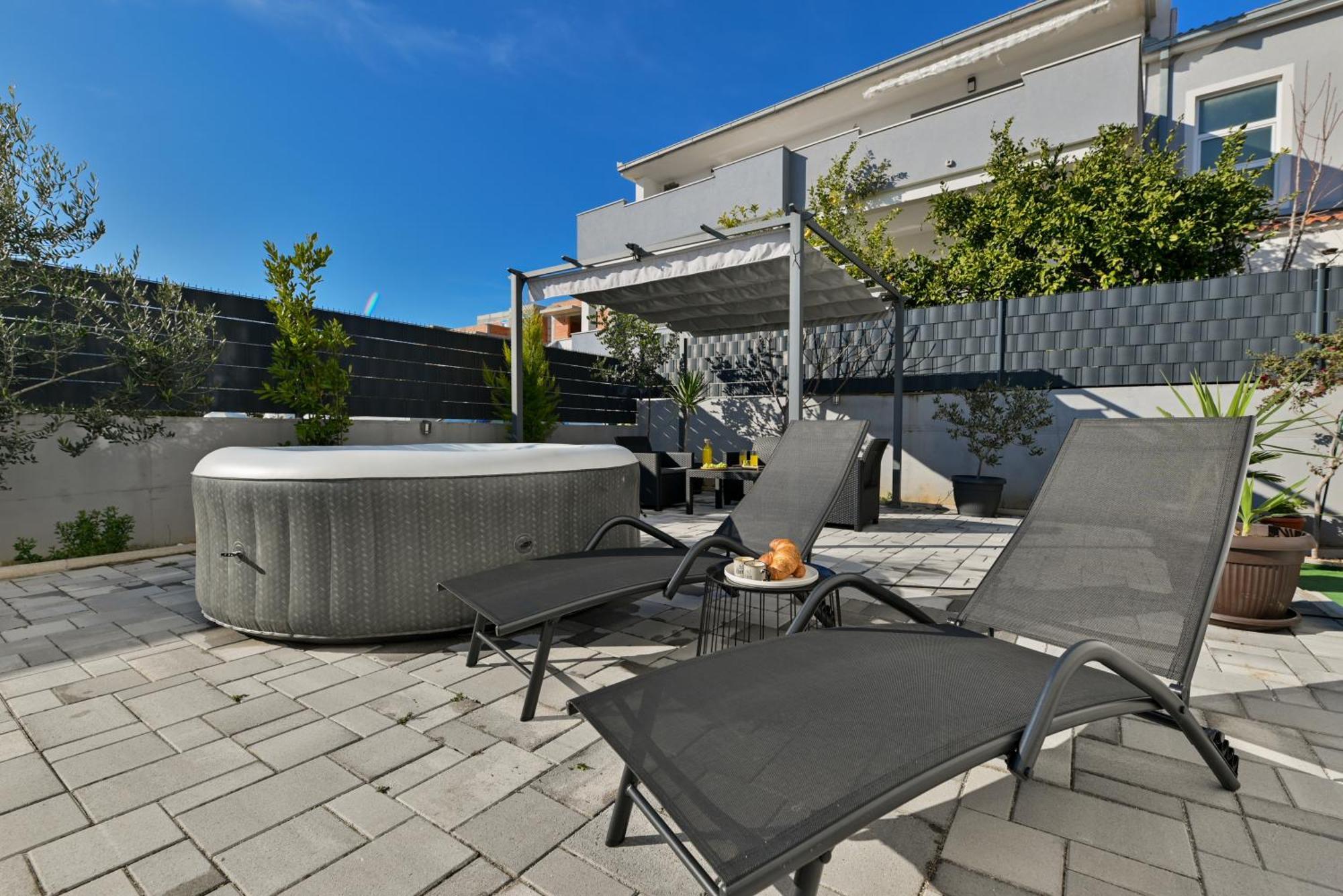 Luxury Apartment With Garden Jacuzzi And Wellness Trogir Exteriér fotografie