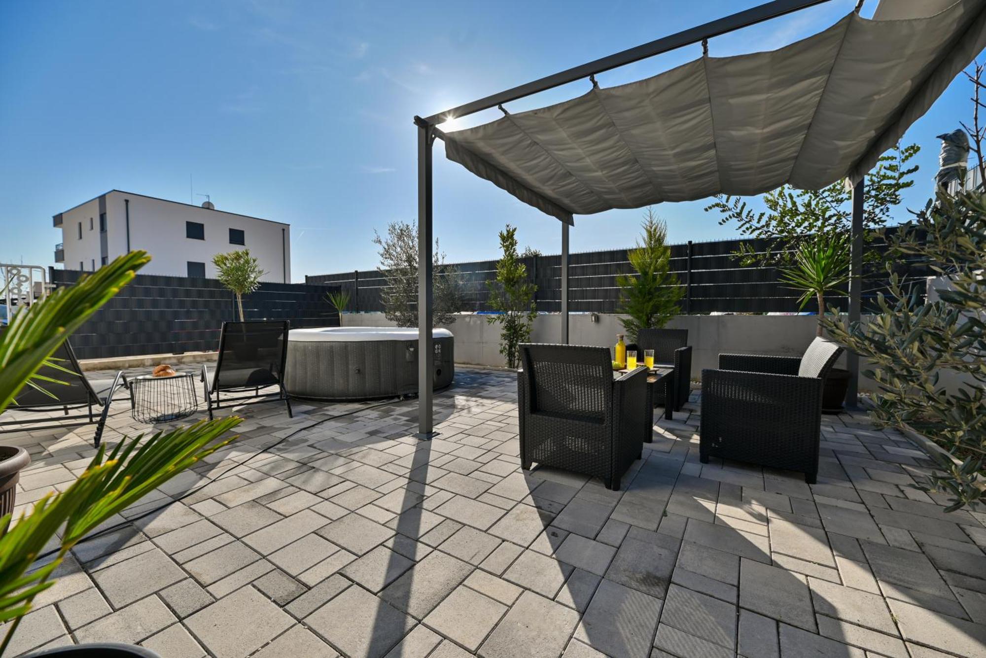 Luxury Apartment With Garden Jacuzzi And Wellness Trogir Exteriér fotografie