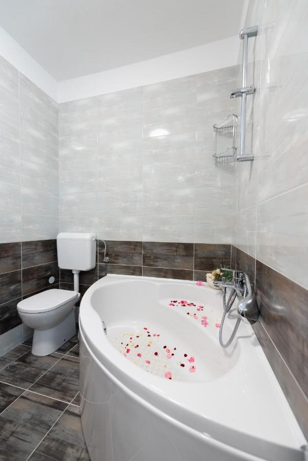 Luxury Apartment With Garden Jacuzzi And Wellness Trogir Exteriér fotografie